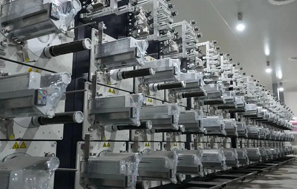 突破！國內(nèi)首套大絲束碳纖維生產(chǎn)線完成設(shè)備安裝